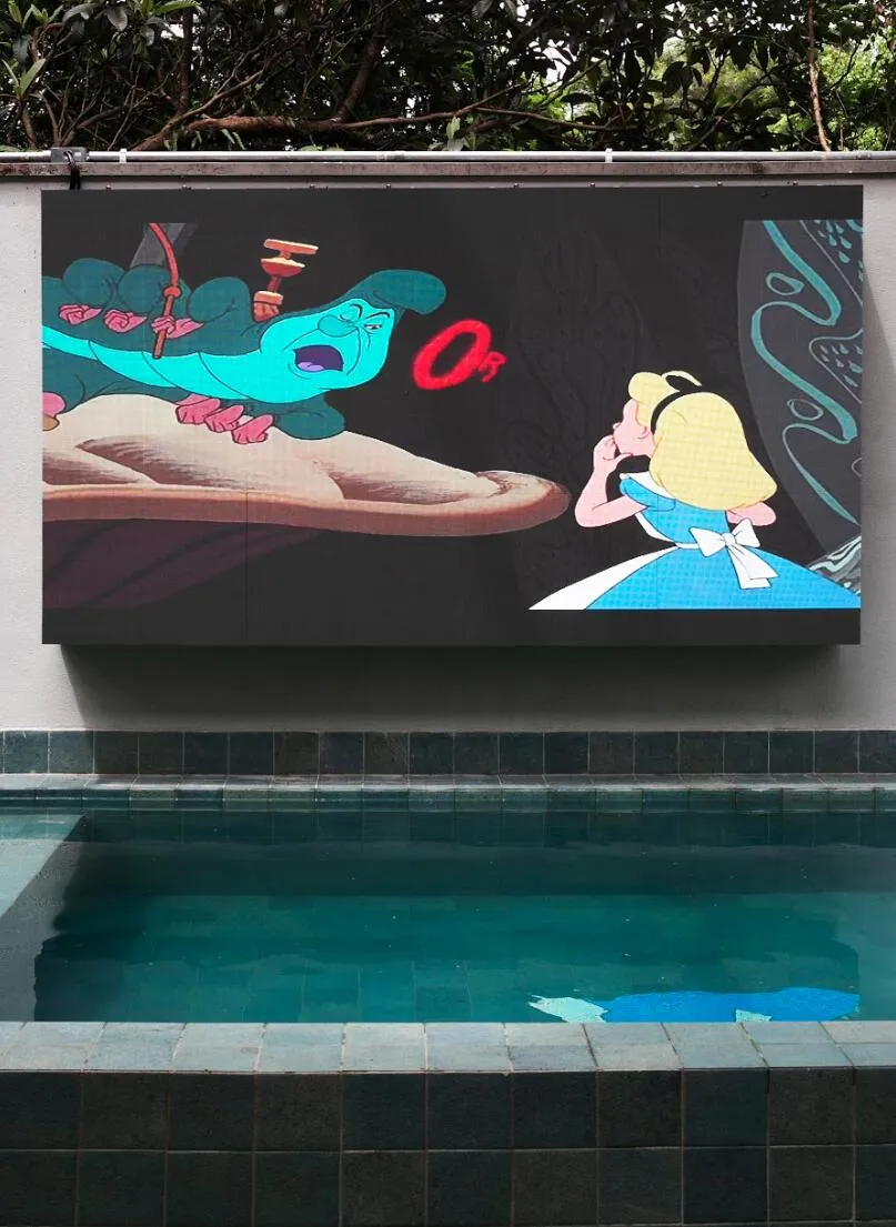 TV na piscina